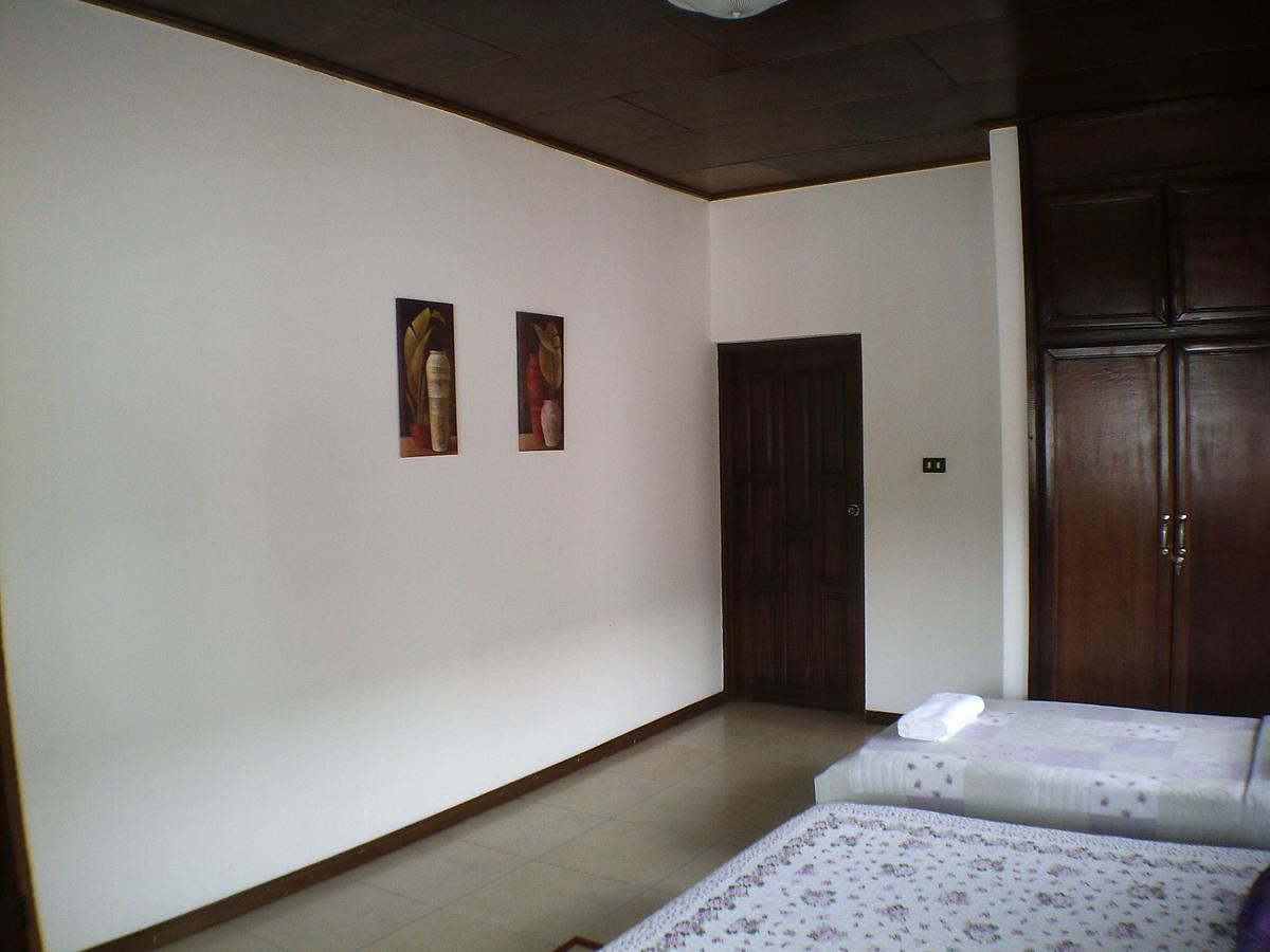Lavender Lodge Hotel Аккра Экстерьер фото
